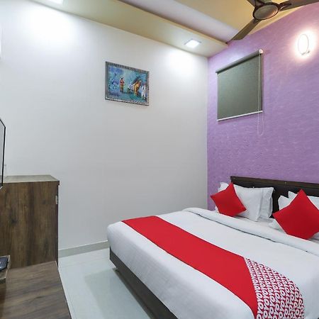 Oyo 47110 Hotel Royal Palace Naroda Zewnętrze zdjęcie