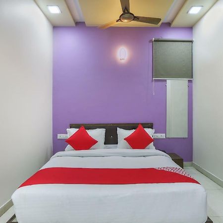 Oyo 47110 Hotel Royal Palace Naroda Zewnętrze zdjęcie
