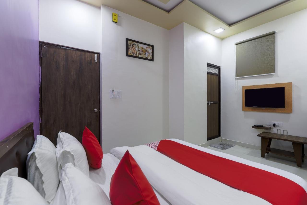 Oyo 47110 Hotel Royal Palace Naroda Zewnętrze zdjęcie