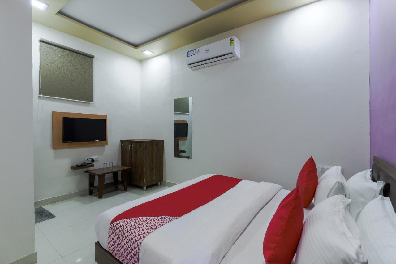 Oyo 47110 Hotel Royal Palace Naroda Zewnętrze zdjęcie