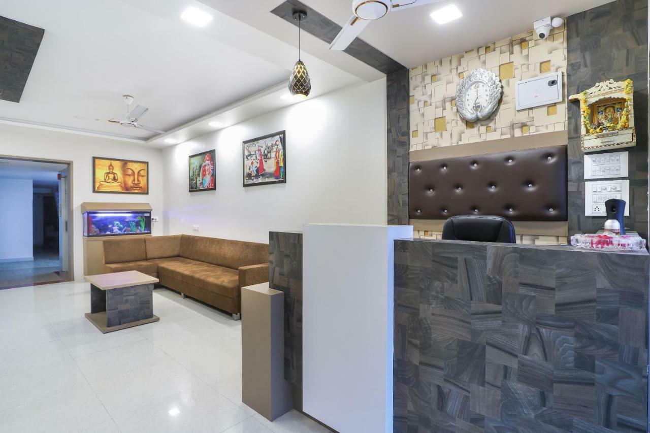 Oyo 47110 Hotel Royal Palace Naroda Zewnętrze zdjęcie