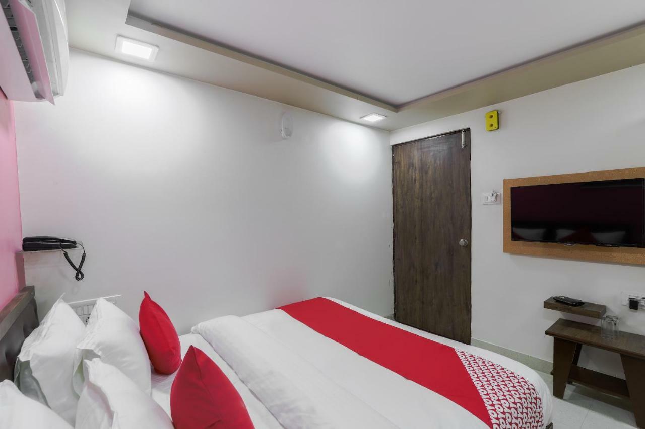 Oyo 47110 Hotel Royal Palace Naroda Zewnętrze zdjęcie