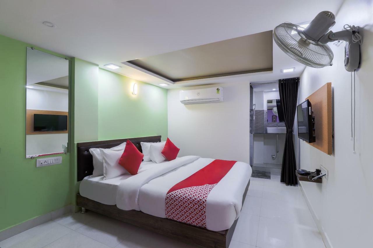 Oyo 47110 Hotel Royal Palace Naroda Zewnętrze zdjęcie