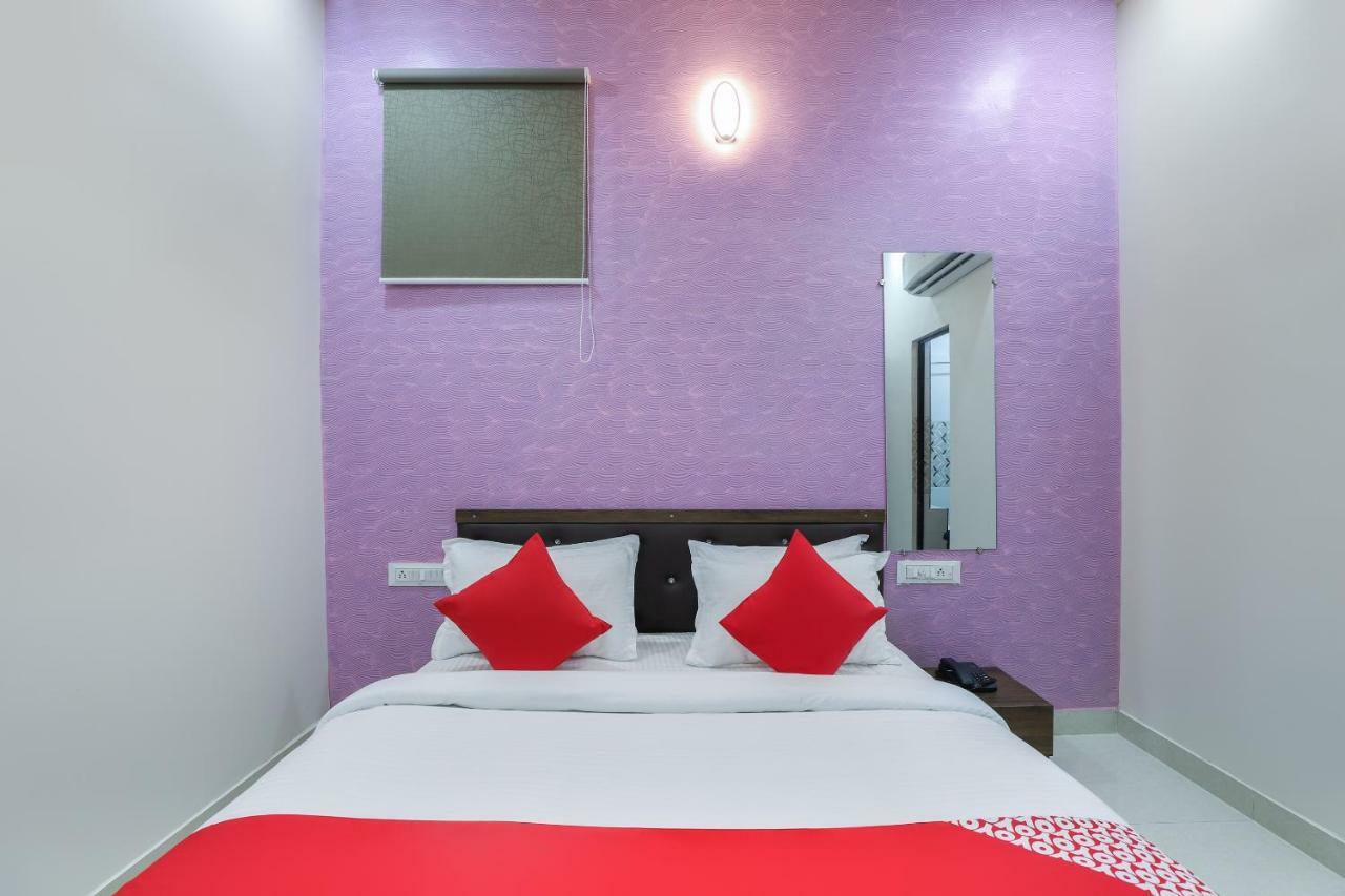 Oyo 47110 Hotel Royal Palace Naroda Zewnętrze zdjęcie