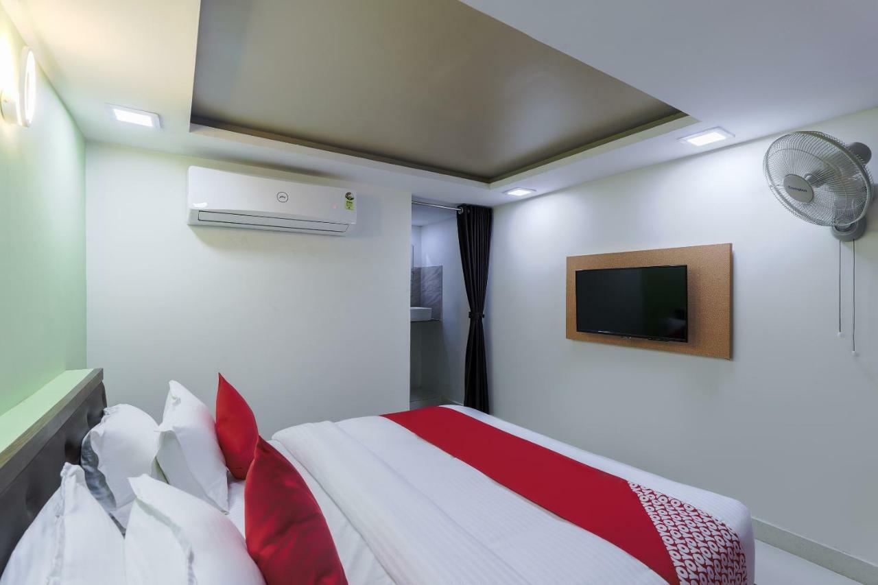 Oyo 47110 Hotel Royal Palace Naroda Zewnętrze zdjęcie