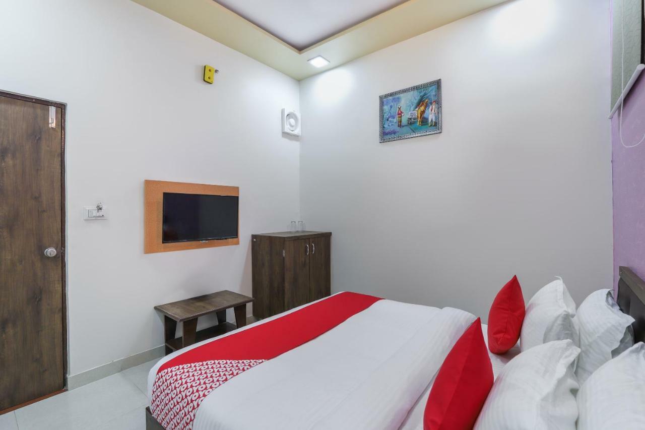 Oyo 47110 Hotel Royal Palace Naroda Zewnętrze zdjęcie